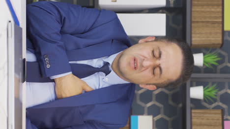 Vertical-video-of-Businessman-fainting-as-a-result-of-a-heart-attack.